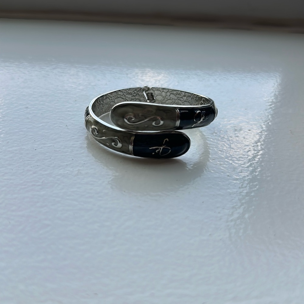 FUMI Purse Hook, Bangle, ALL-IN-ONE Black/Gray  and Silver Colored Bracelet
